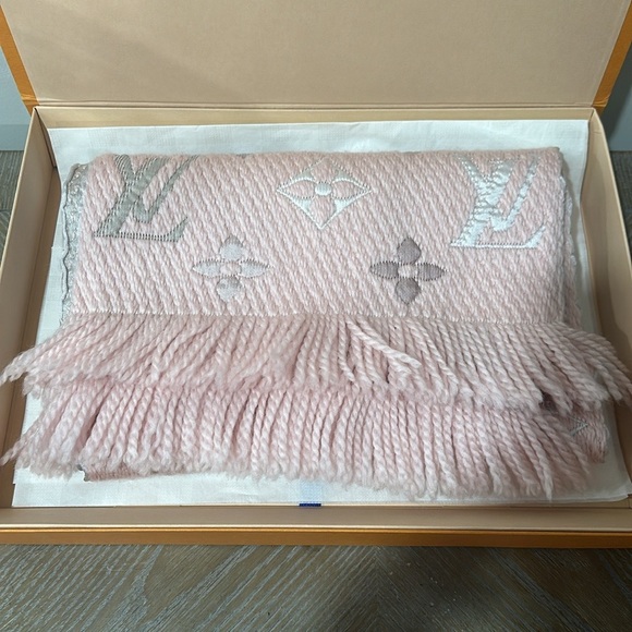 Authentic Louis Vuitton Logomania Scarf - Picture 3 of 7